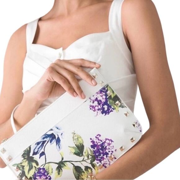 White House Black Market WHBM Hydrangea GWP Wristlet White Clutch NWT - Picture 1 of 7